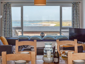 Pass the Keys Sea View Apartment in centre of Rhosneigr